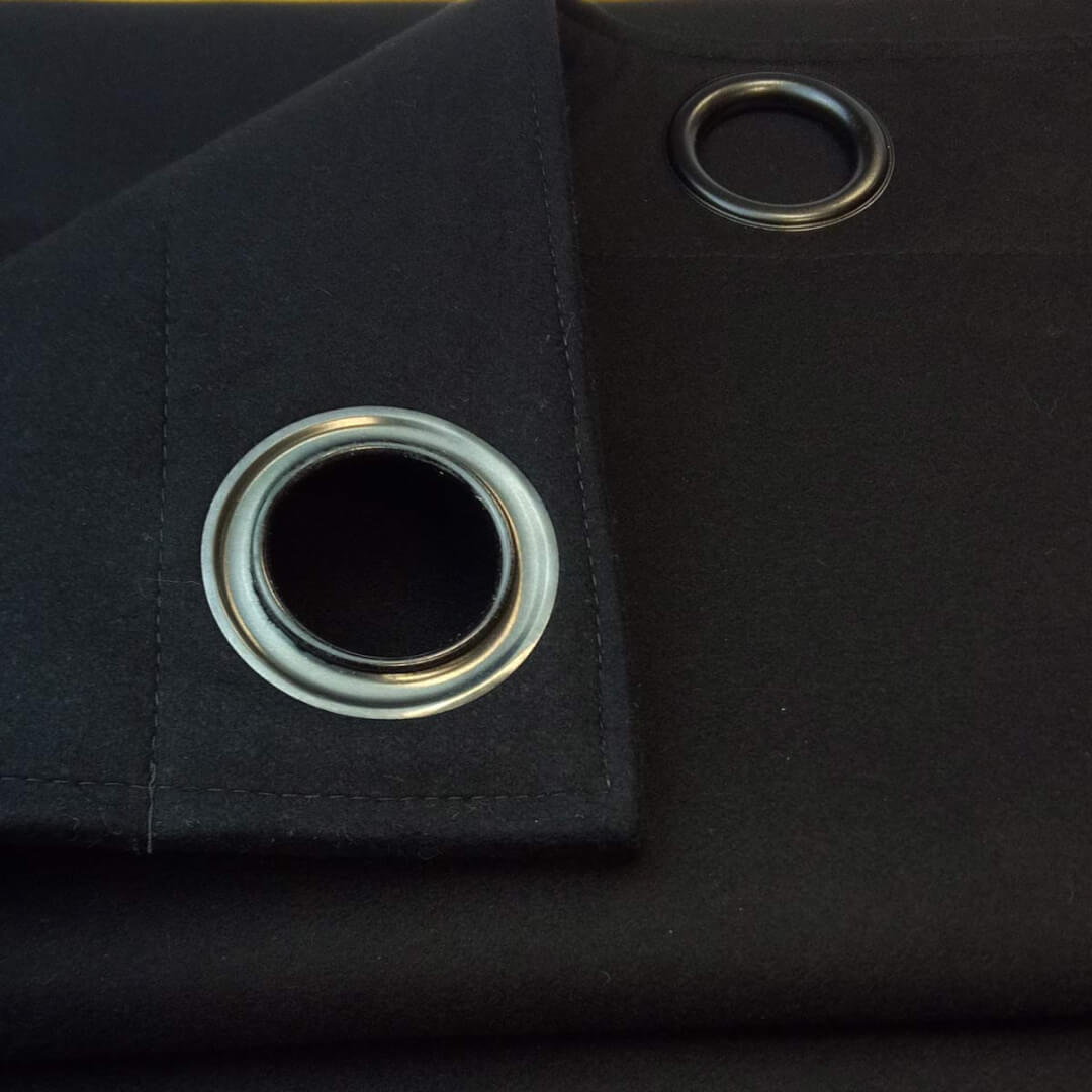 PREMIUM Akustikvorhang schwarz 3-lagig, B1, Breite 145cm mit 12mm Ösen
